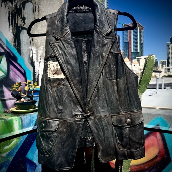 QUEEN of NOTHING Leather Battle Vest Fantasy Paranormal Holly Black - Picture 2 of 16